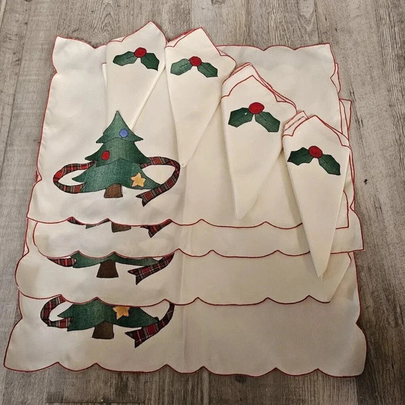 Vintage Christmas 4 Placemats Pocket 4 Napkins set Applique Christmas Tree - Picture 1 of 7